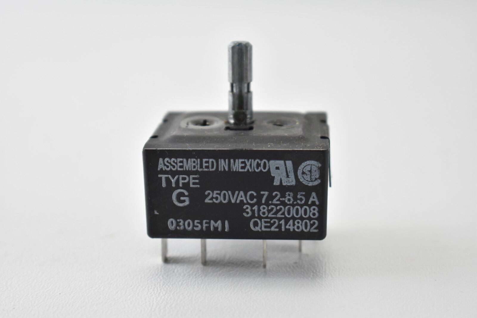 Frigidaire Range Surface Element Switch. Part #318220008-USED
