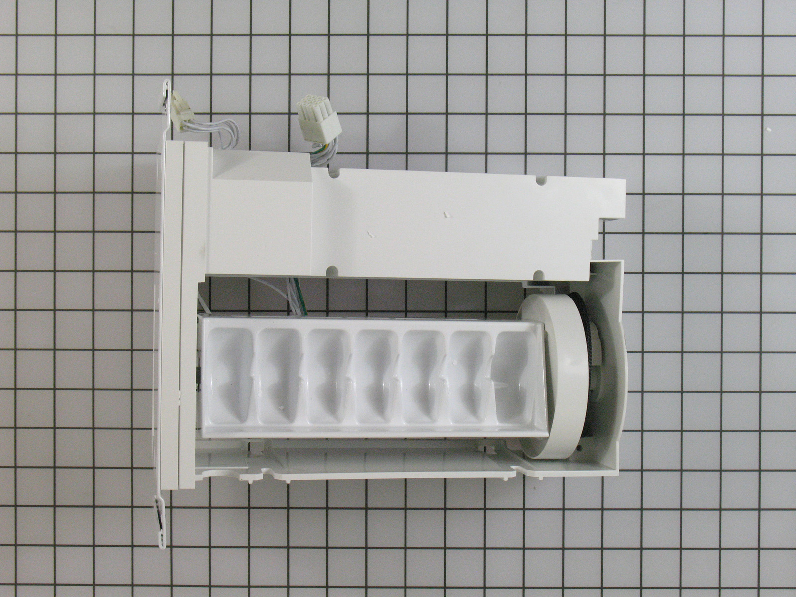 Bosch Refrigerator Ice Maker. Part #00709466