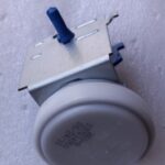 OEM Frigidaire Pressure Switch #137014900-USED